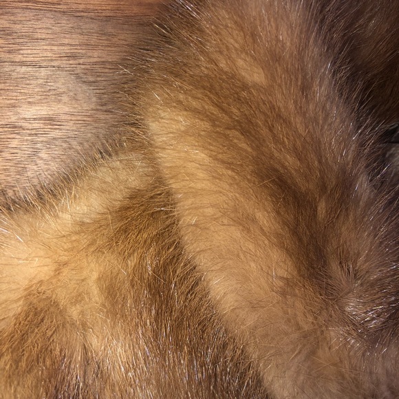 Real fur vest with leather sides pockets and clasp - Picture 8 of 9